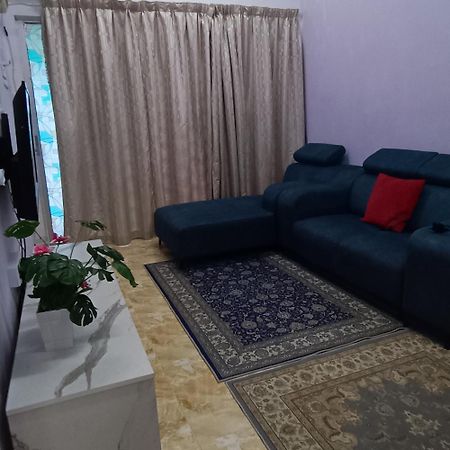 Homestay Lestari Klia Sepang Exterior foto
