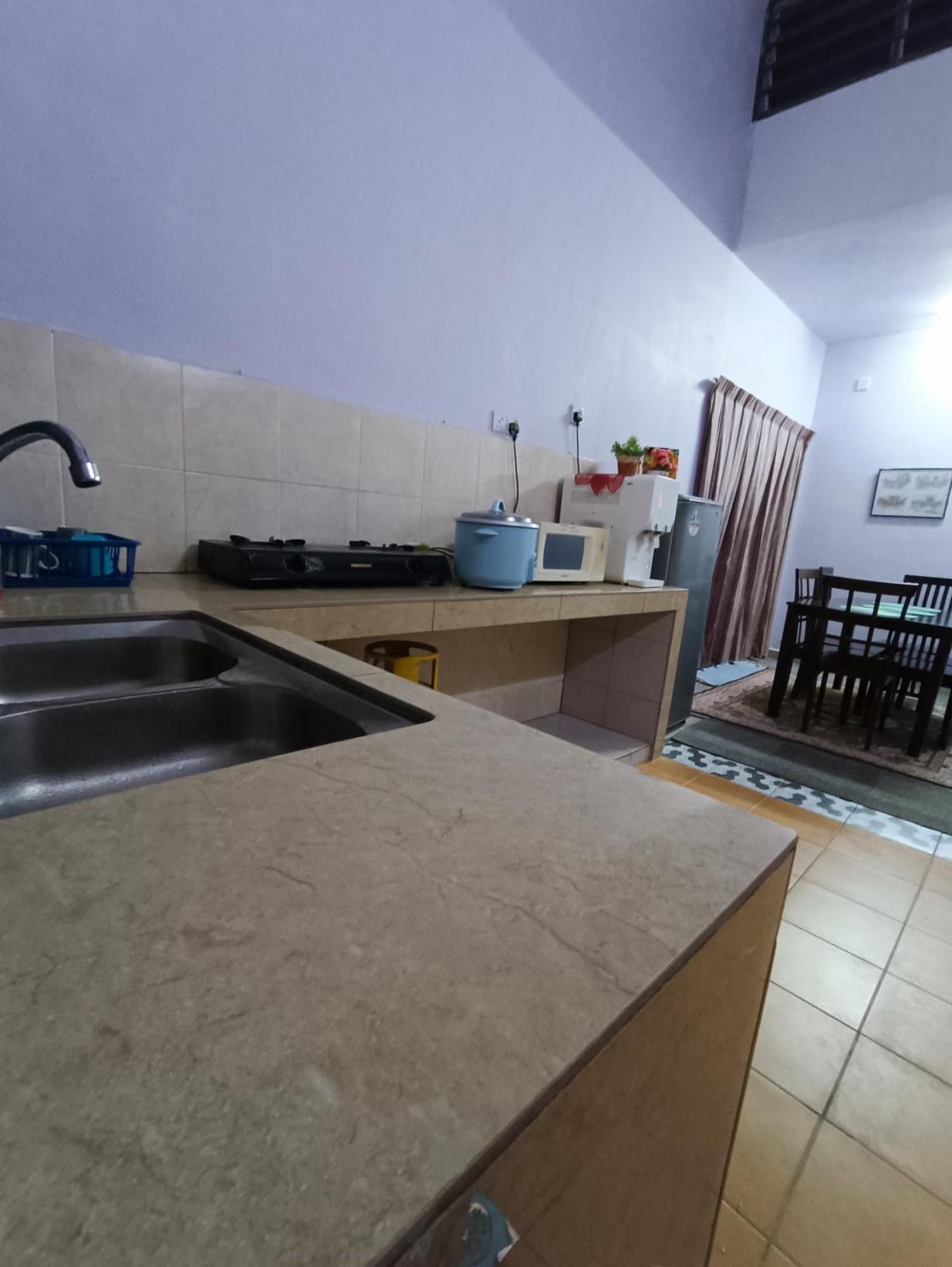 Homestay Lestari Klia Sepang Exterior foto