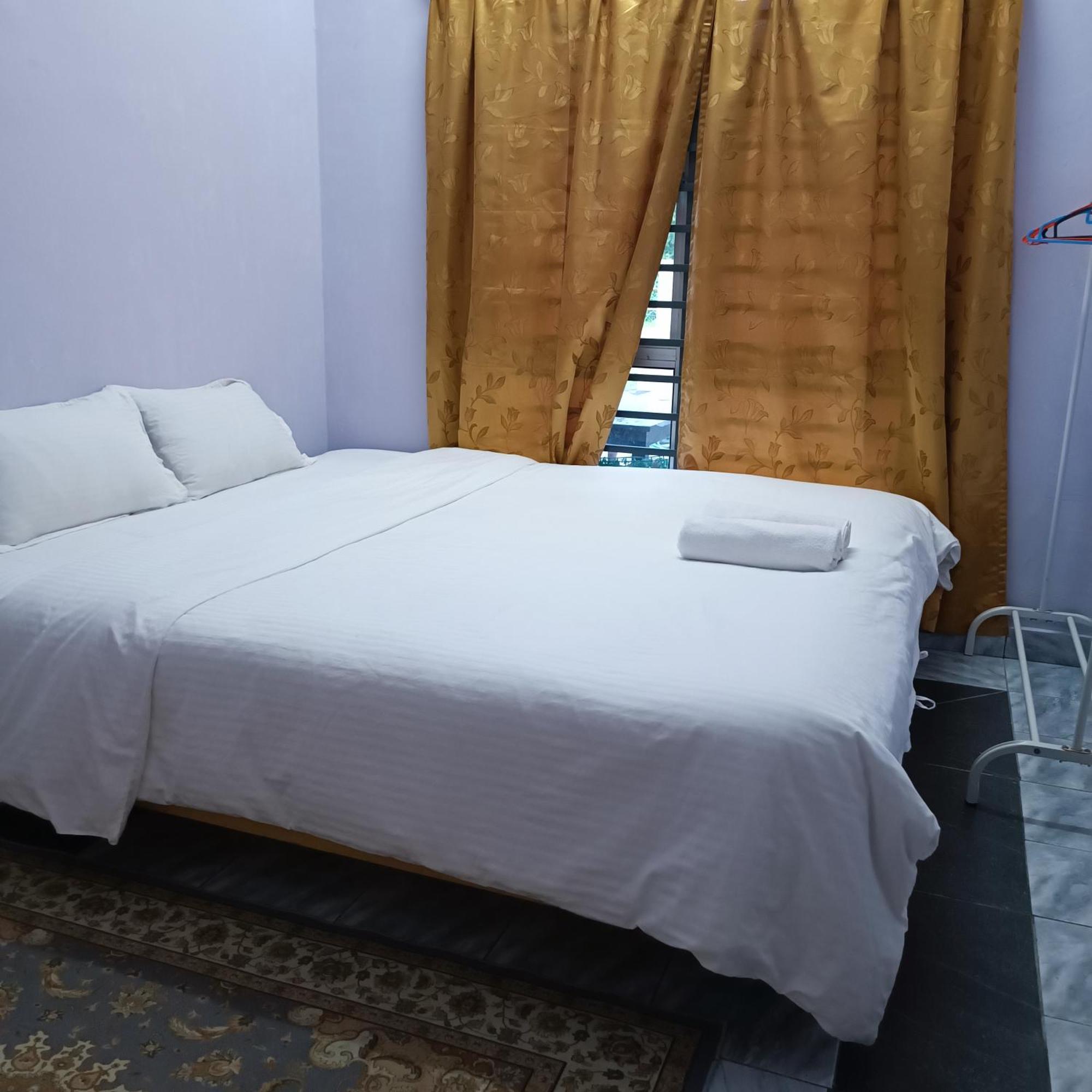 Homestay Lestari Klia Sepang Exterior foto